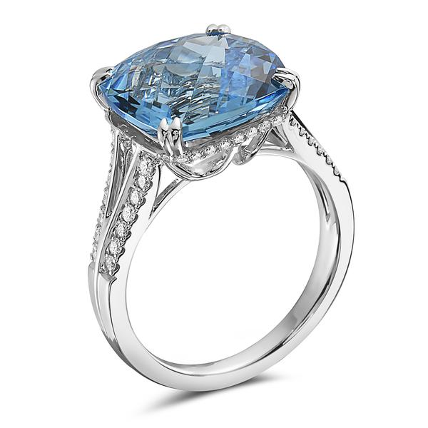 View 14Kw or y/14kr Gold Blue Topaz Ring